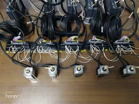 號外！號外_三菱定位新用法：FX5U內置32軸總線定位！